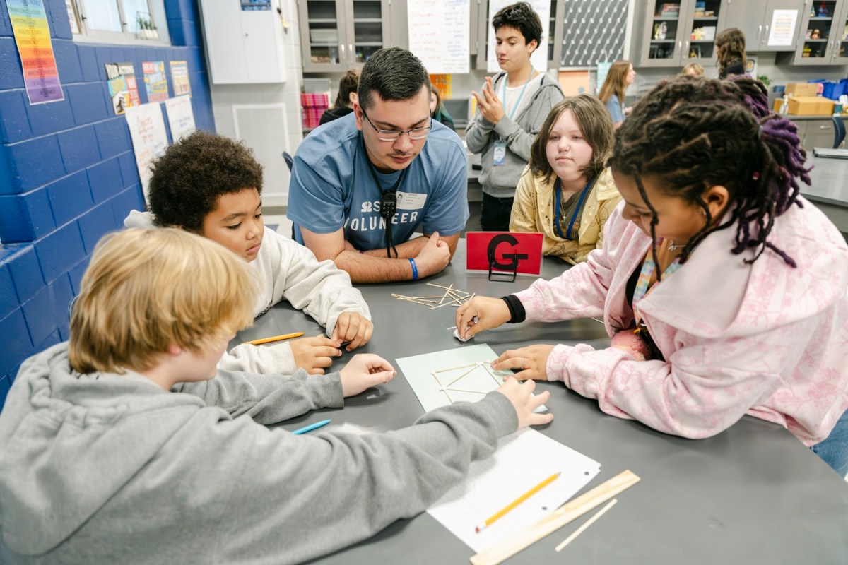 Hunter Harris, SRNS volunteer and engineer, guides a group of Highland Springs students through the design phase, sharing insights on how to create earthquake-resistant structures.