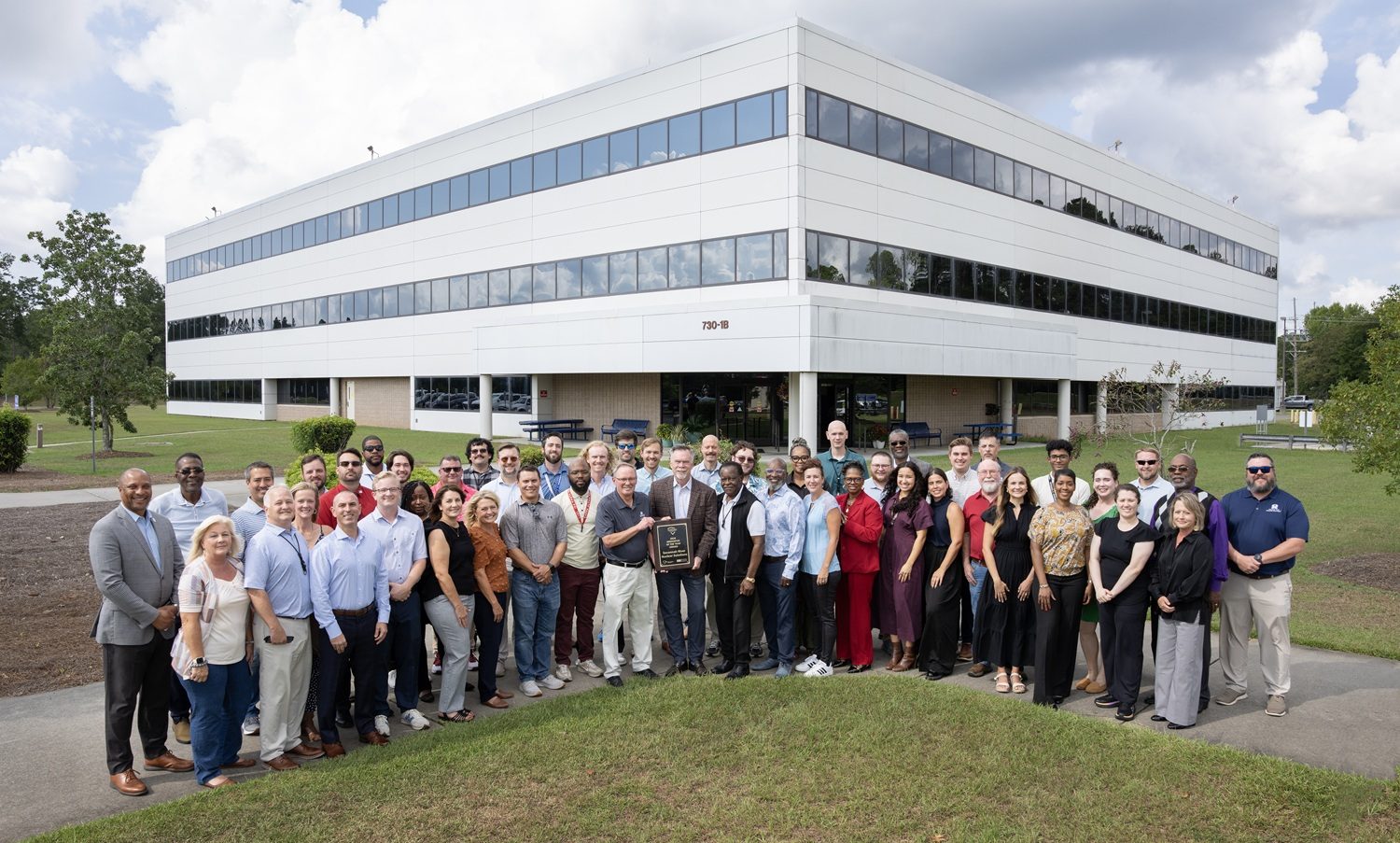 Jeff Griffin, SRNS President and Chief Executive Officer and Fred Freeman, SRNS Senior Director, Supply Chain Management (SCM) Planning and Execution present the 2026 Innovator of the Year Award with the SCM Center of Excellence team.